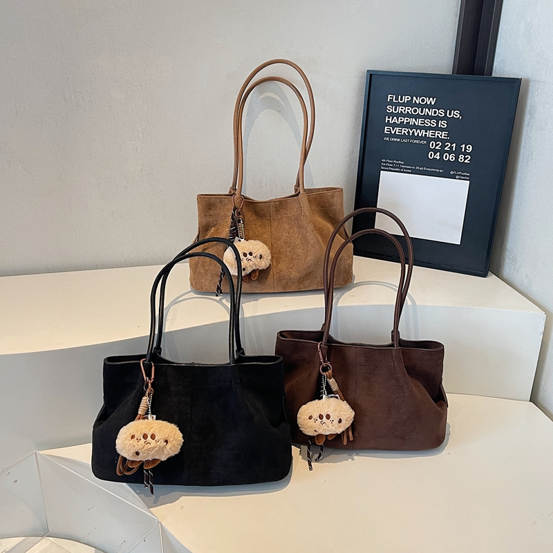 Autumn women's fashionable large capacity synthetic leather handbag, casual simple classic work shoulder bag, popular college student fashion cro