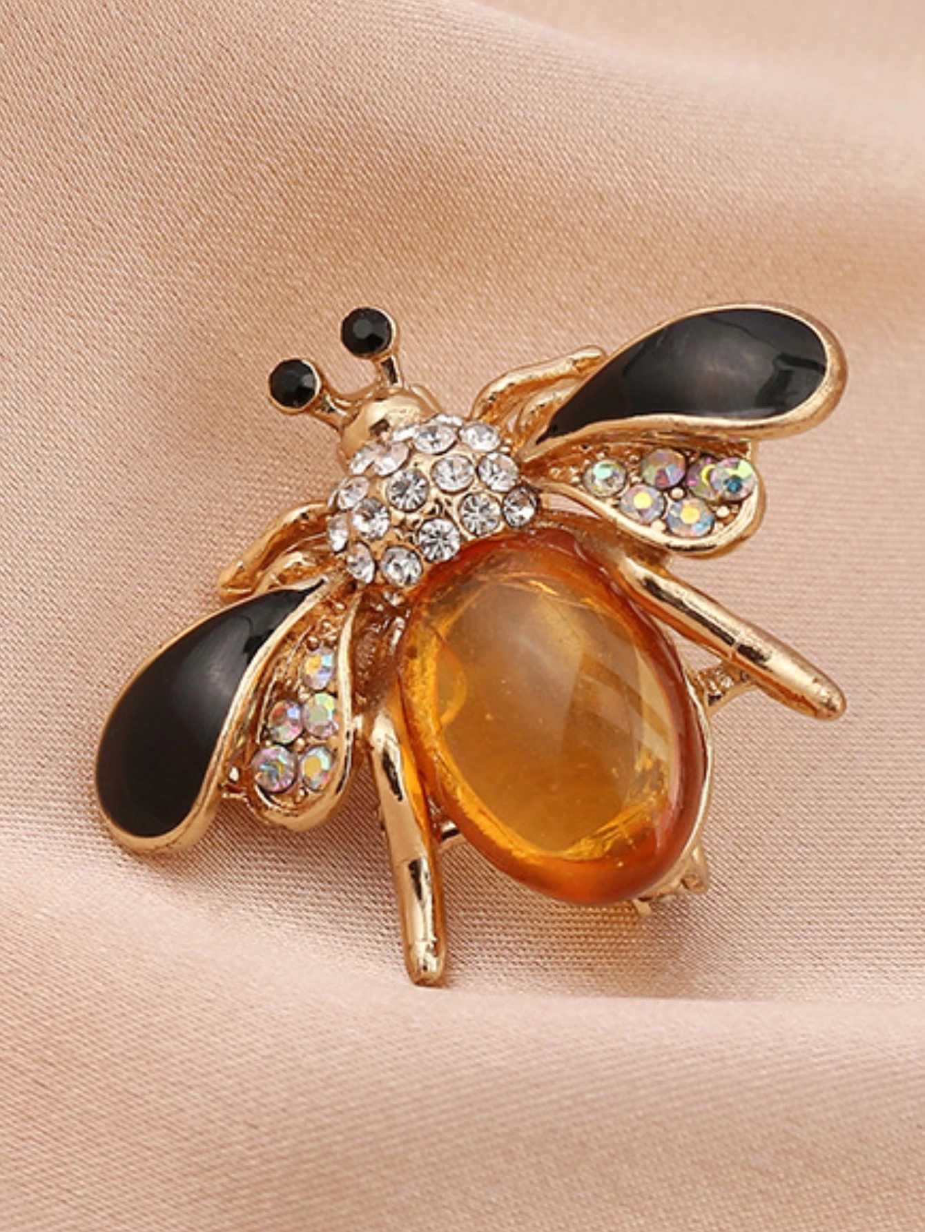 1 piece of womens European and American trendy little bee pearl brooch for fashionable dressing banquet party holiday gift Y251029