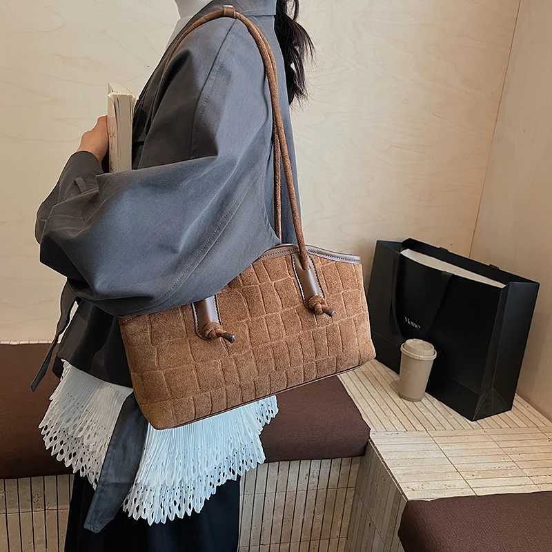 Designer bag Wens Cmuter Underarm Bag Ste Pattern Faux Suede Shoder Bag Winter Soft Totes New Trend Designer Fem Handbags Y251029