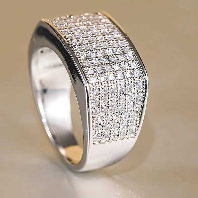 Huitan Trendy Women Rings with Full Shining Cubic Zirconia Wedding Party Engagement Anniversary Luxury Noble Accessories JewelryW251030