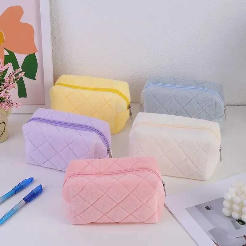 Girls Soft Plush Travel Cosmetic Bag Organizer Case Cute Lady Make Up Case Necessaries Solid Color Plaid Makeup Bag for Women J251115