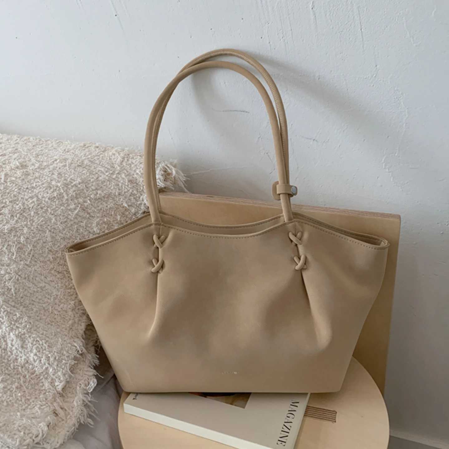 Designer bag Bag Large Capacity Handbag Autumn Winter New Versatile Bridal Shoder Bags Texture Pleated Suede Cmute Tote Bag Y251029