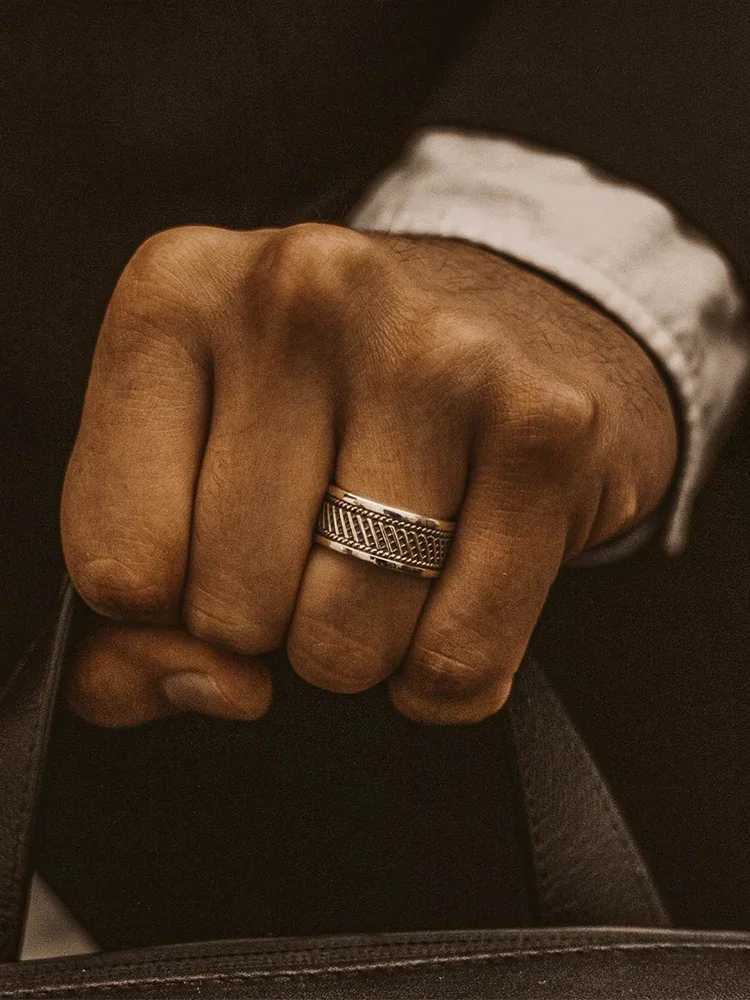 New Silver Color Fashionable and Simple Retro Mens Ring Unique Design Trendy and Versatile High End Sense JewelryW251030