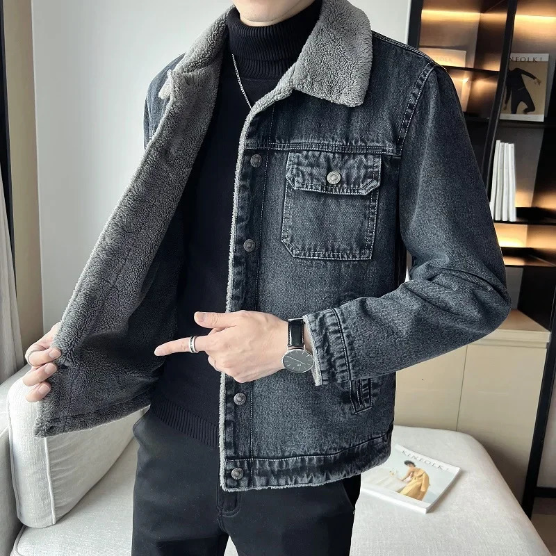 Men Denim Jacket Men Fleece Trendy Winter Velvet Coats 2025 Men Korean Slims Casual Thick Jacket Male Lamb Fur Casual Outerwear 251024