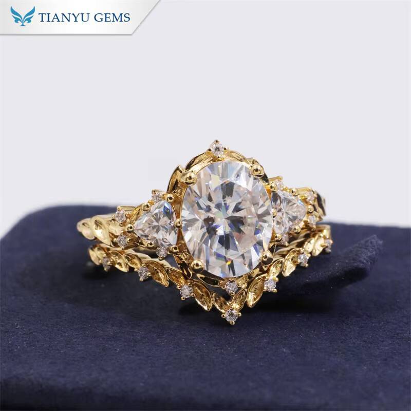 Tianyu Gems 987g 18k Yellow Gold Oval Hearts and Arrows Cut Moissanite and Triangle Moissanite Ring Set for Women