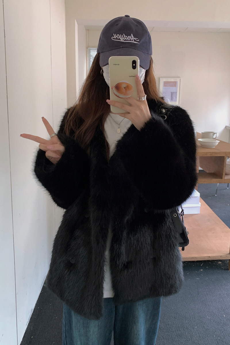 Eco-Chic Women's Plush Fur Coat: Stylishly Cozy with Softness & Cold Weather Resistance