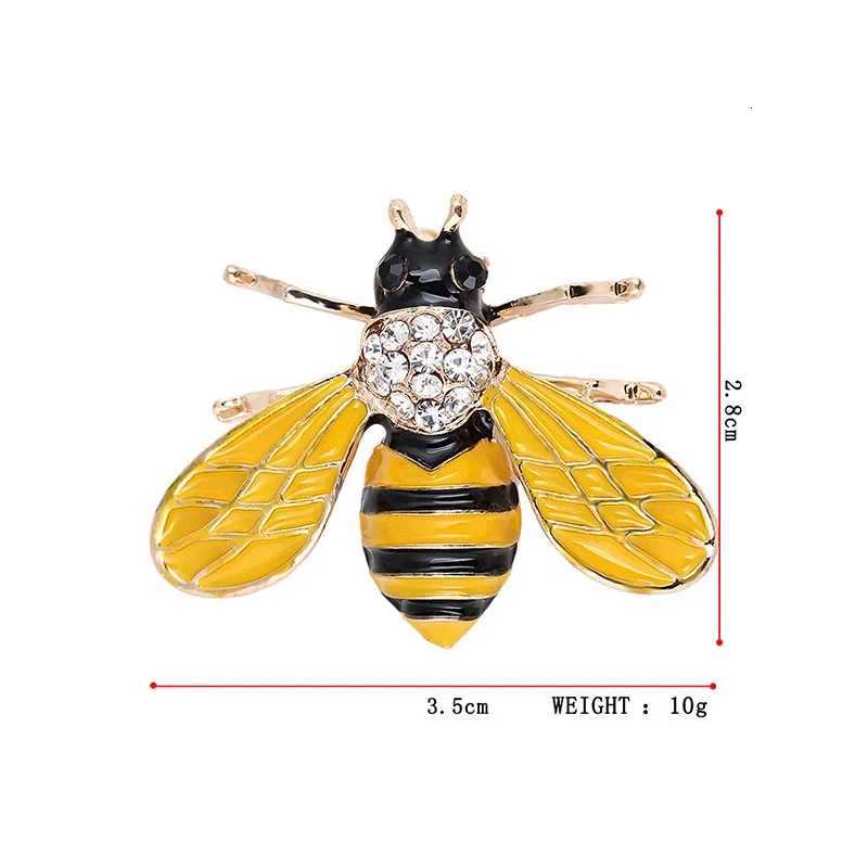 1Pc Cute Bee Brooch with Vintage Style Korean Fashion Animal Brooches Pins for Women Jewelry Accessories Party Gifts 2025 Y251029
