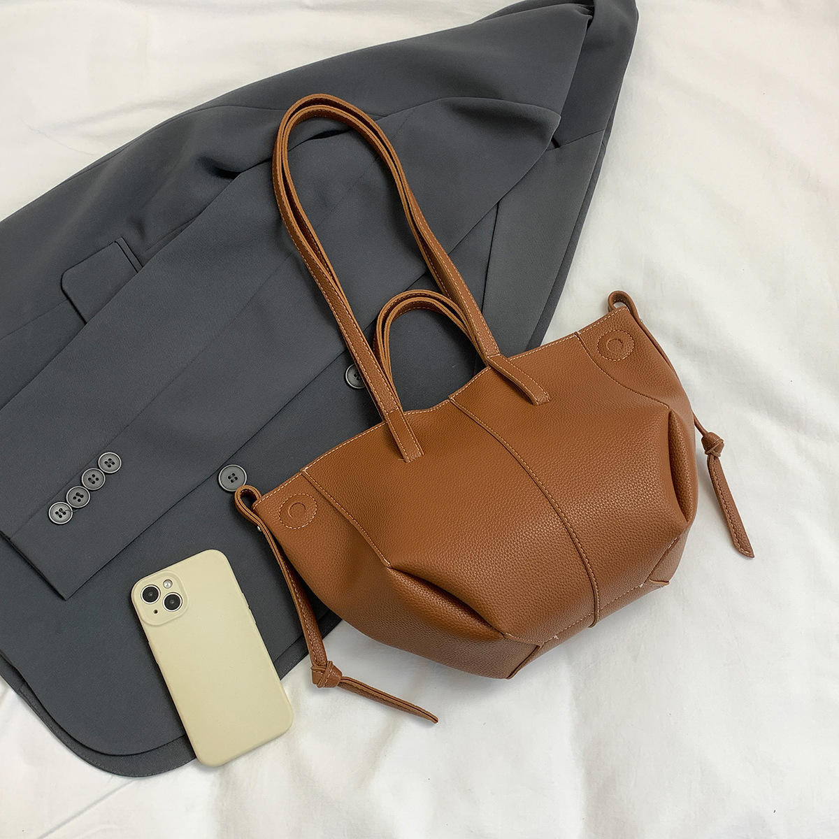 New minimalist shoulder bag, Korean style fashionable large capacity handbag, fashionable and popular women's shoulder bag, trendy designer bag