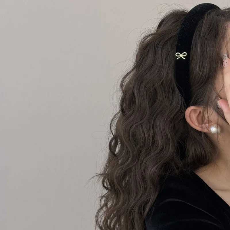 Korean autumn winter atmosphere headband womens 2024 new high cranial top velvet headband high sense retro hair accessories D260326