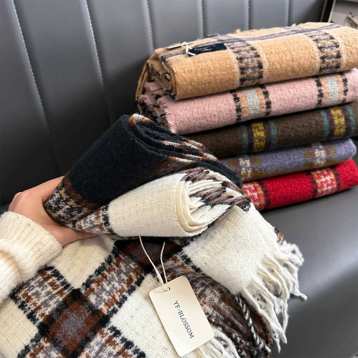 Winter Warmer Thickened Scarf For Women Elegant Tassel ShAWl 60200CM Faux Cashmere Warps Autumn Luxury BlanketW251030