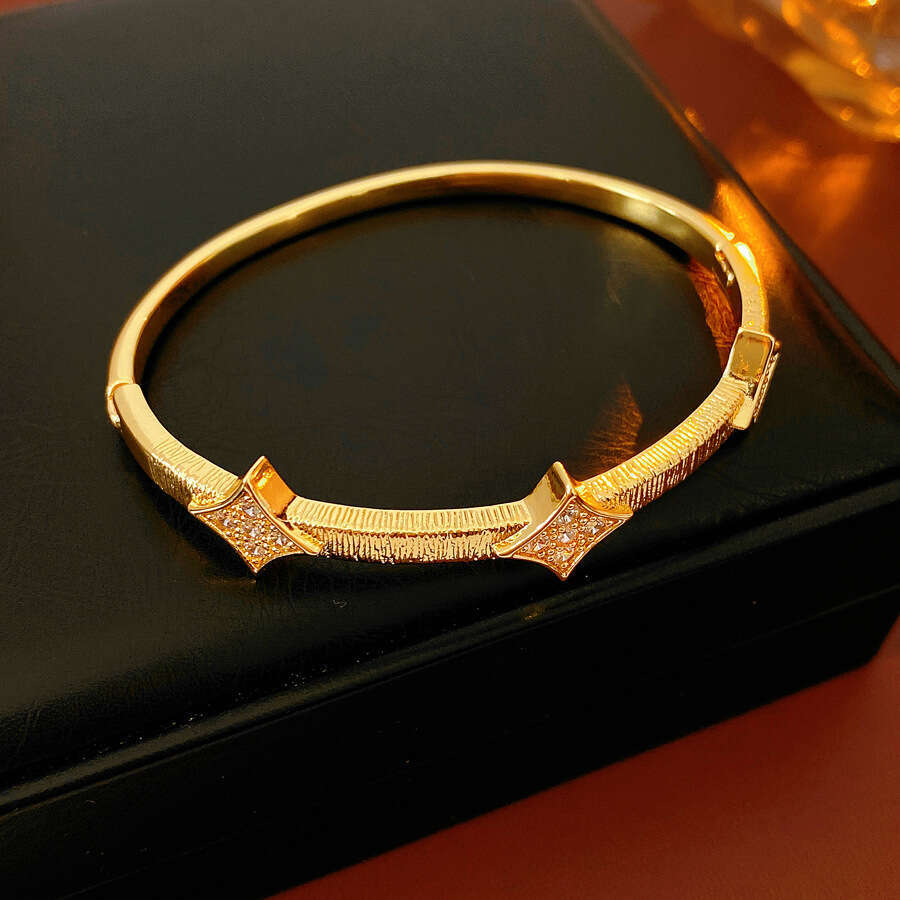 Designer luxury bangle Real Gold Plated Zircon Starburst shine Fashionable Light High-end Bracelet Design Sense Niche Versatile Jewelry