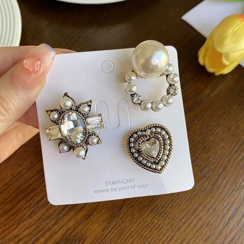 Vintage Palace Crown Cross Pearl Crystal Brooch Lapel Pins For Women Girls Classic Elegant Office Suit Coat Brooches Badges Gift Y251029