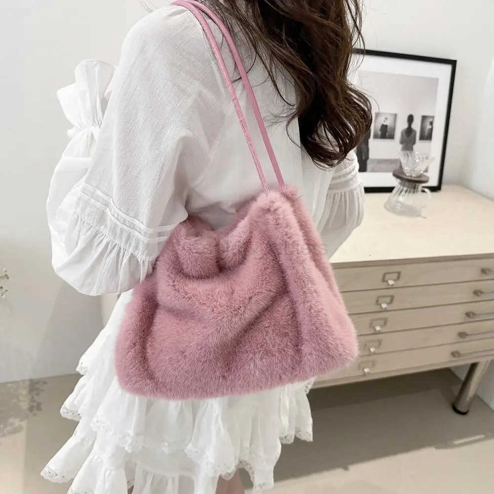 7colors Faux Fur Tote Bag Womens Bucket Plush Luxury Design Ladies Handbags Soft Winter Crossbody Shoulder Bags M251030