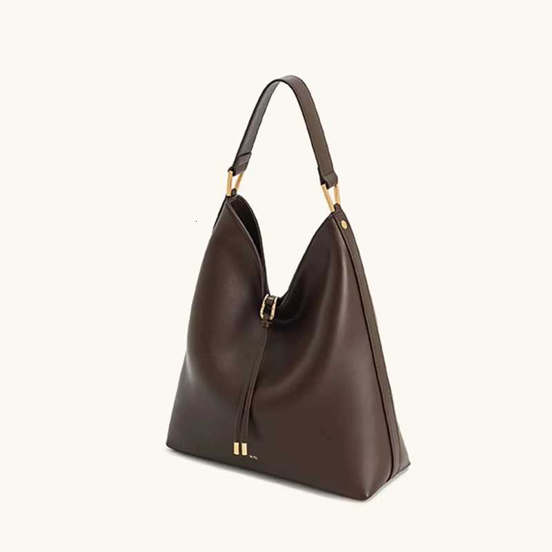 Designer bag New autumn and winter wens handheld bucket bag largecapacity laidback singleshoder underarm bag Y251029