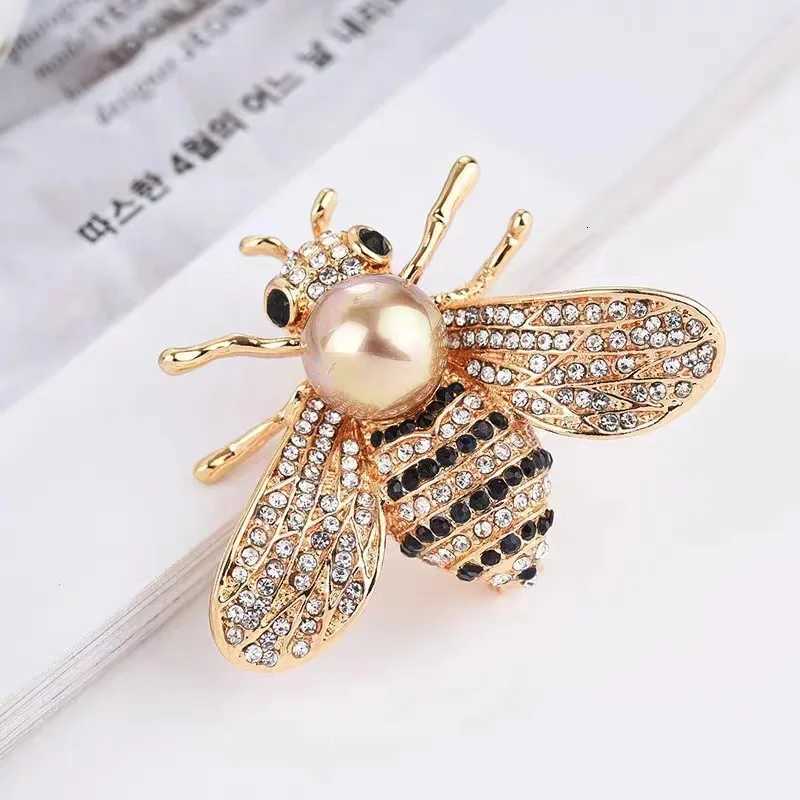 Pearl bee brooch womens fashion accessory highend and elegant corsage retro insect pin clothing and accessory Y251029