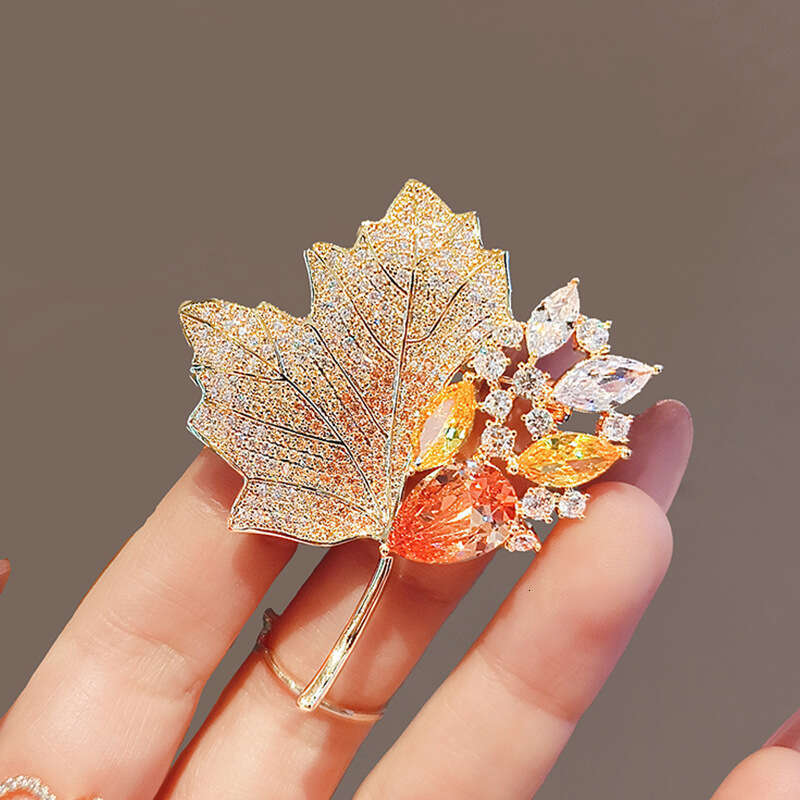 High-end Hollow Crystal for Women, Premium Rhinestone Maple Leaf Brooch Pin, Clothing Accessory