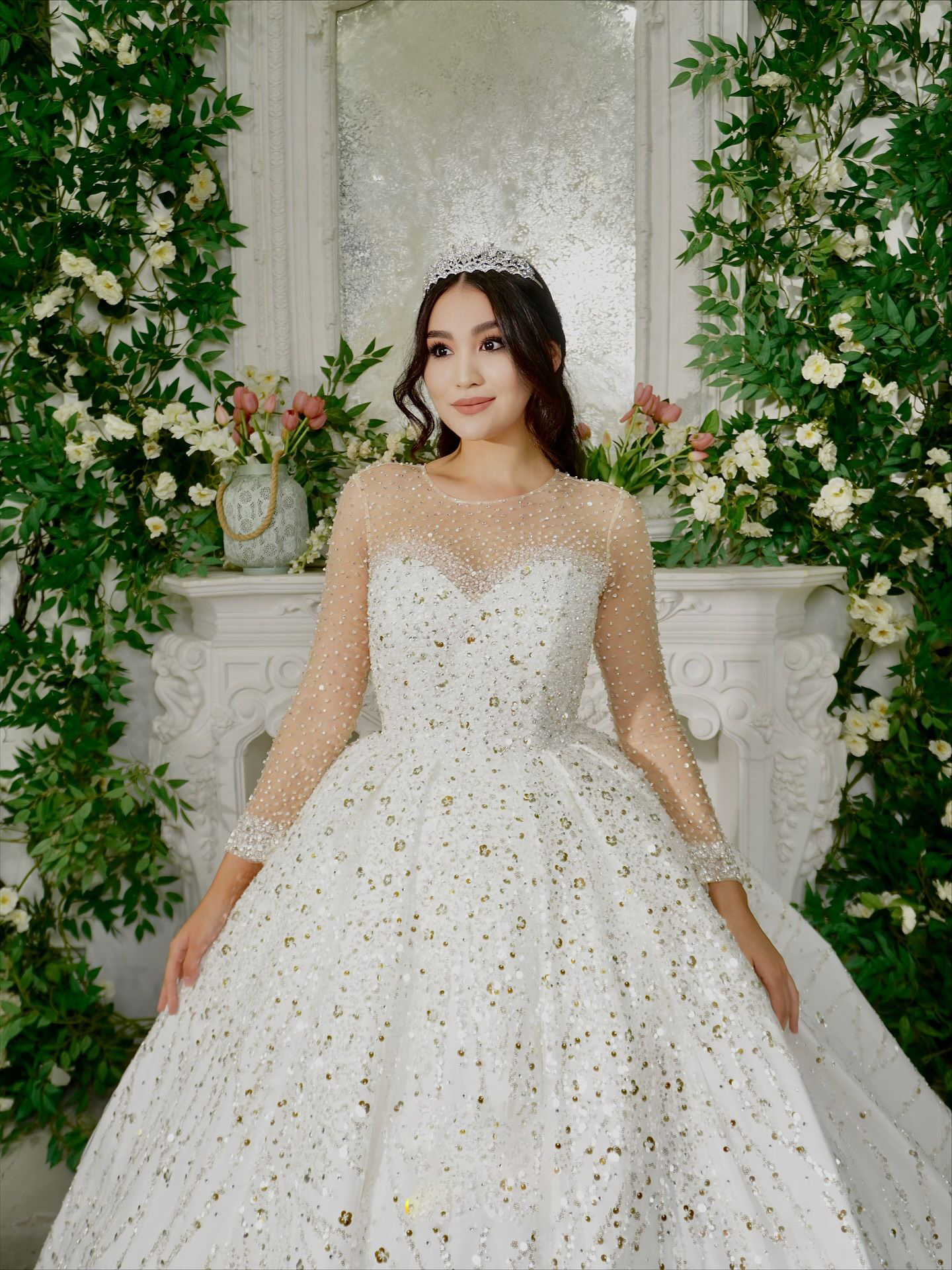 Sparkly A Line Women Wedding Dress Jewel Neck Long Sleeves Bridal Gowns Sequins Sweep Train Dress Custom Made vestidos de novia