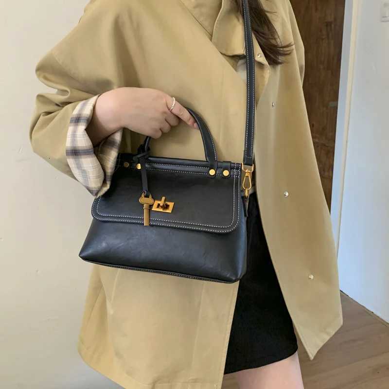 Designer bag High Quality Tophandle Bags For Wen 2025 Winter New Designer Handbags Luxury Flap Shape PU Suede Shoder Crossbody Bag Y251029