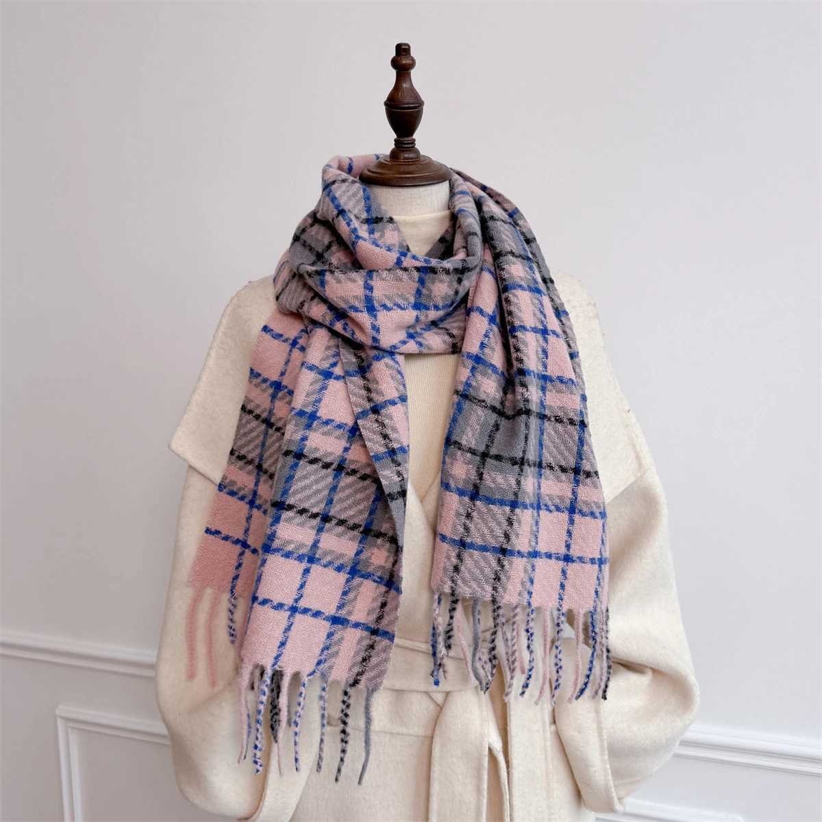 New Winter ShAWl Scarves WrAP 2025 Design Cashmere Scarf Women Warm Fashion Femal Poncho Neckerchief Echarpe BandanAW251030