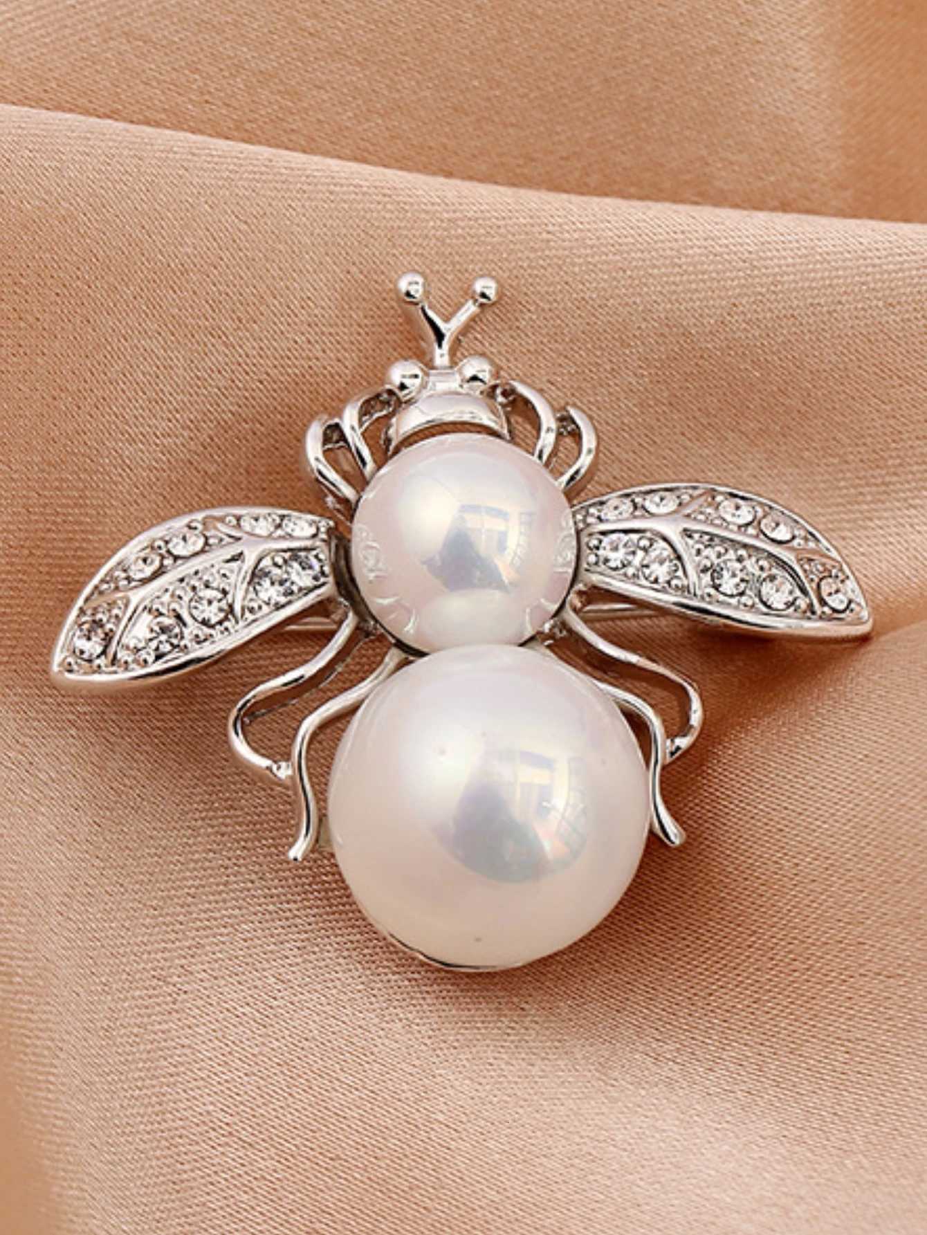 1 piece of womens European and American trendy little bee pearl brooch for fashionable dressing banquet party holiday gift Y251029
