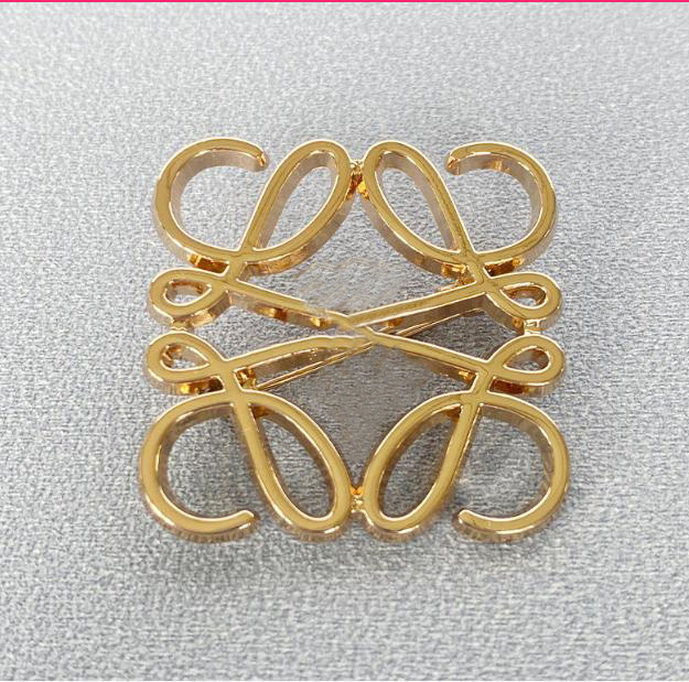 20style Classic Designer Brooches Letter 18K Gold Plated Hollow Brooch Jewelry Woman Mens Pearl Rhinestone Brooch Wedding Party Christm Gift