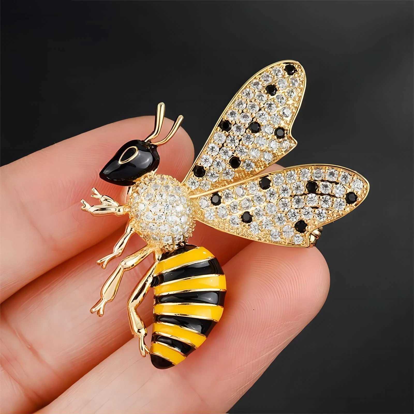 Rhinestone Bee Brooch for Women Unisex Enamel Wasp Pin Insect Lapel Pins Event Party Backpack Decoration Clothes Accessories Y251029