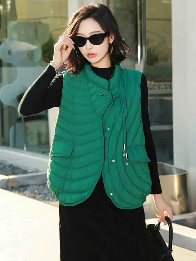 Autumn Winter Solid Lightweight Oneck Down Vest Female Single Breasted Quilted Sleeveless Waistcoats Women White Duck Down Vest 251024