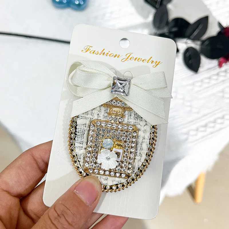 Highend Fabric Bow Brooches for Women Rhinestone Crystal Badge Korean Fashion Coat Sweater Lapel Pins Jewelry Accessories Y251029