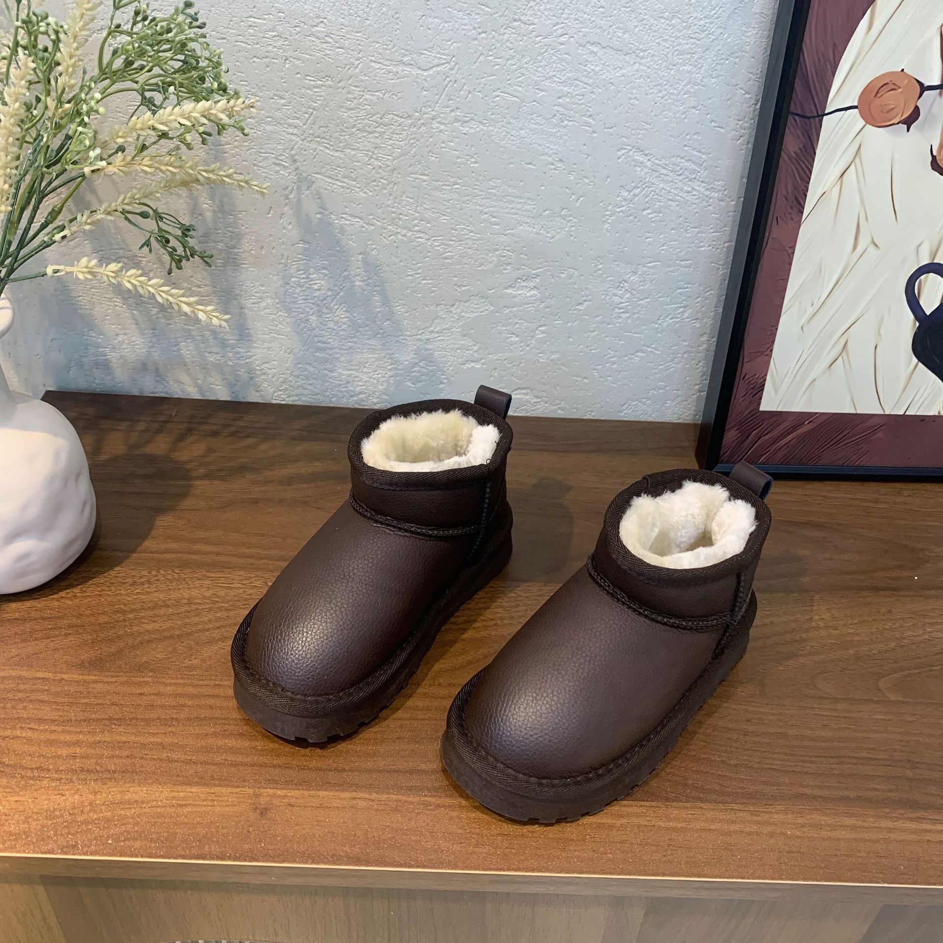 Winter new children's smooth snow boots with multi-color wool lining and warm short boots for both boys and girls, anti slip soft sole designer c