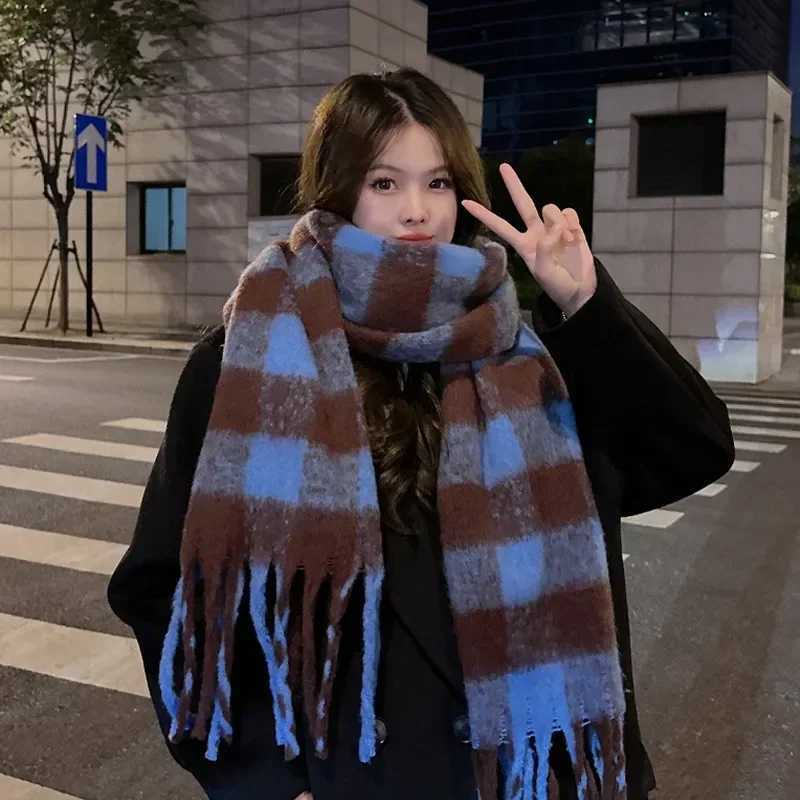 Luxury Plaid Scarf Winter Warm Cashmere Women Long Female Scarves Lady Tassel Shawl Wraps 2024 Design NewW251030