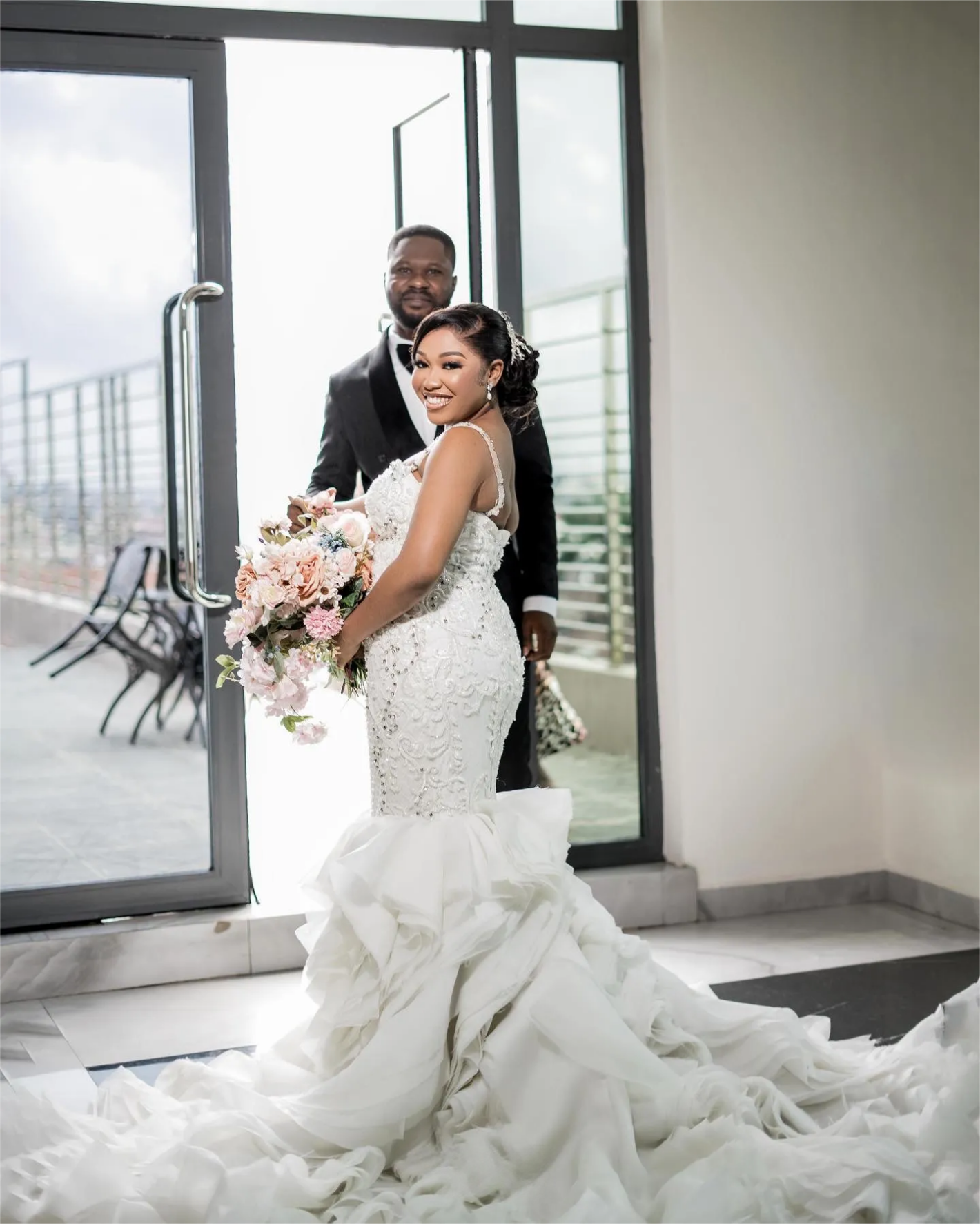 Ivory Mermaid Wedding Dresses Plus Size Lace Beaded Crystals Tiers Bridal Gowns Dresses