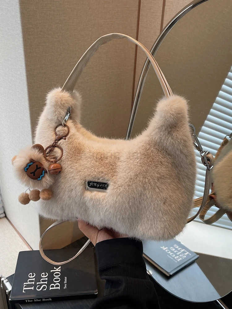 2026 Autumn And Winter New Plush Handbag Fashionable Casual Versatile Noble Style Single Shoulder Crossbody Bag For Women Trendy M251030