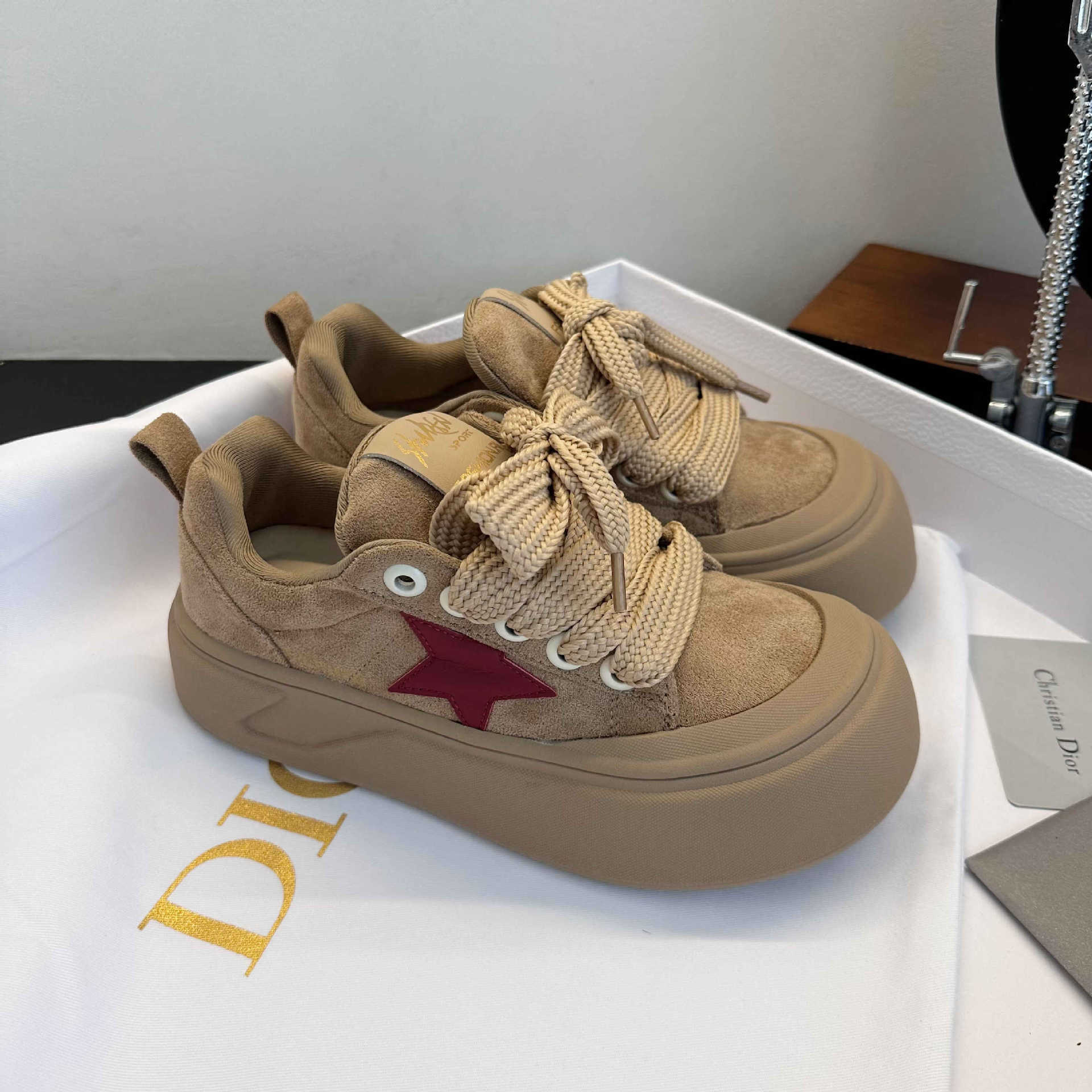 Board shoes women's autumn and winter thickened Maillard American retro style new versatile casual ins niche soft-soled sneakers