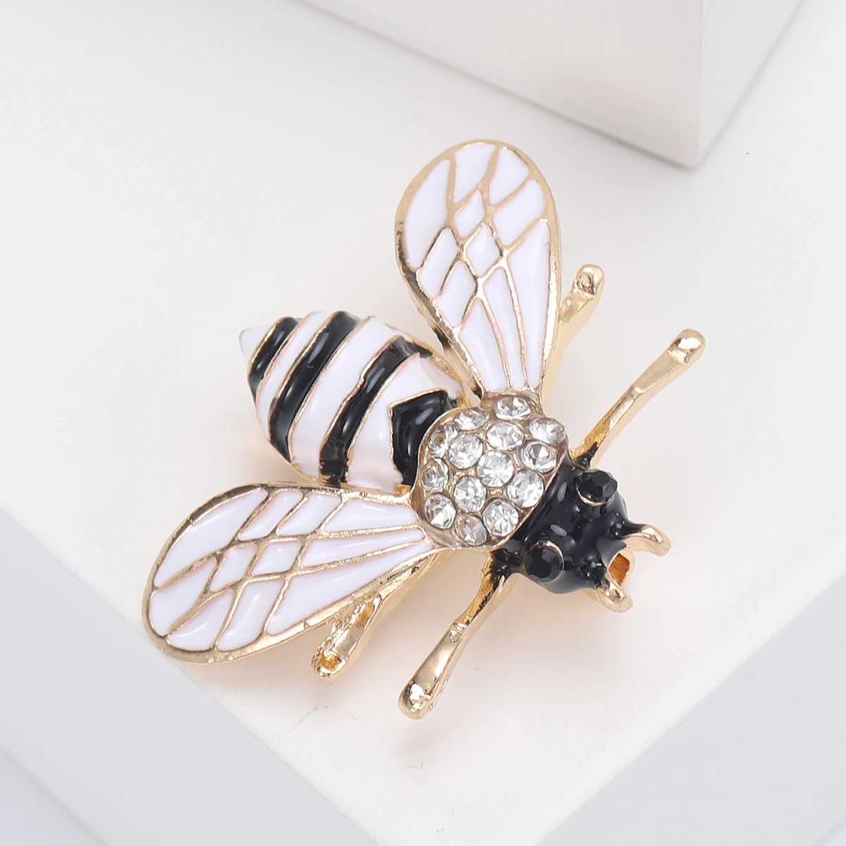 Fashionable Alloy Rhinestone Bee Hornet Brooches Unisex Cute Insect Pin Gifts Trendy Jewelry Accessories Y251029