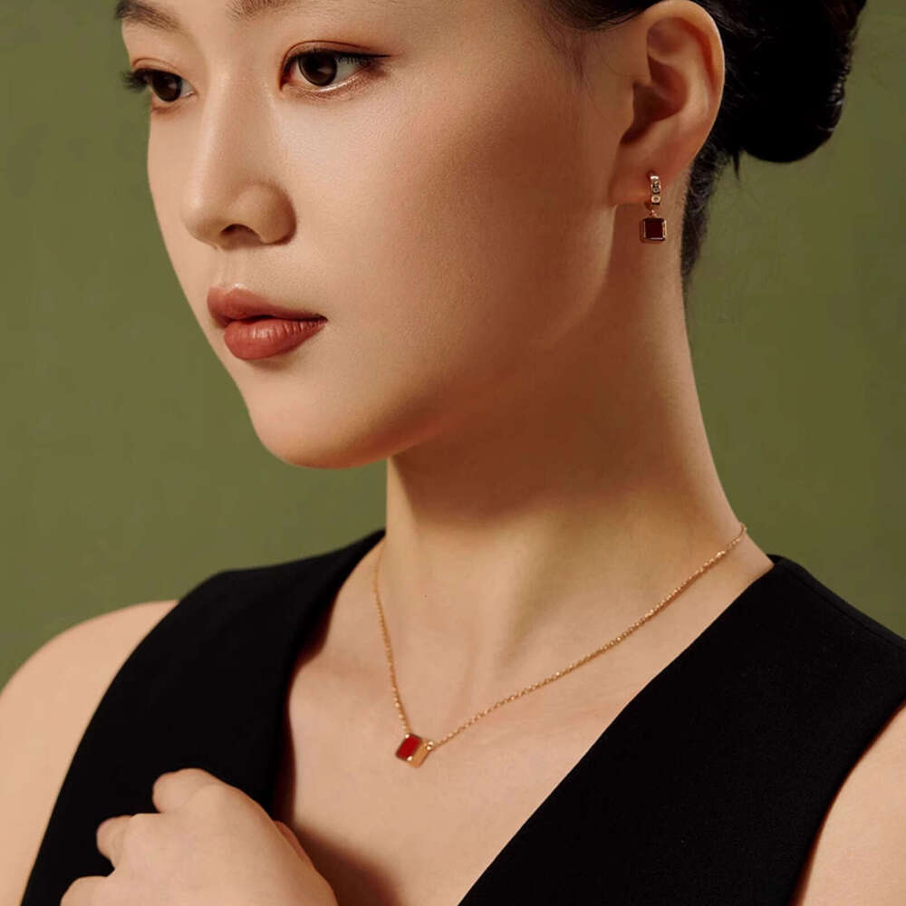 French Sugar Cube Necklace Light Niche Simple Design High-end Clavicle Chain