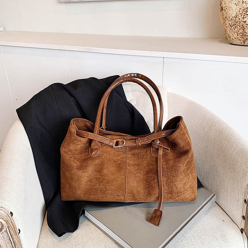New Retro Matte Large Capacity Bag, Fashionable Suede Single Shoulder Underarm Bag, Handheld, Trendy Luxury Designer Bag
