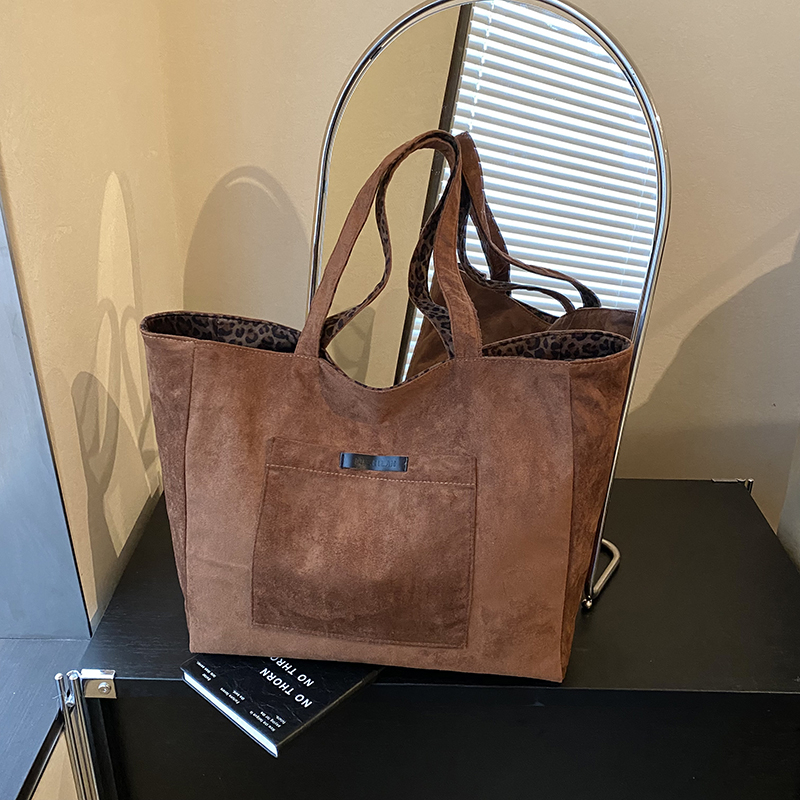 Summer women's fashionable large capacity synthetic leather handbag, casual simple classic work shoulder bag, popular college student lightweight