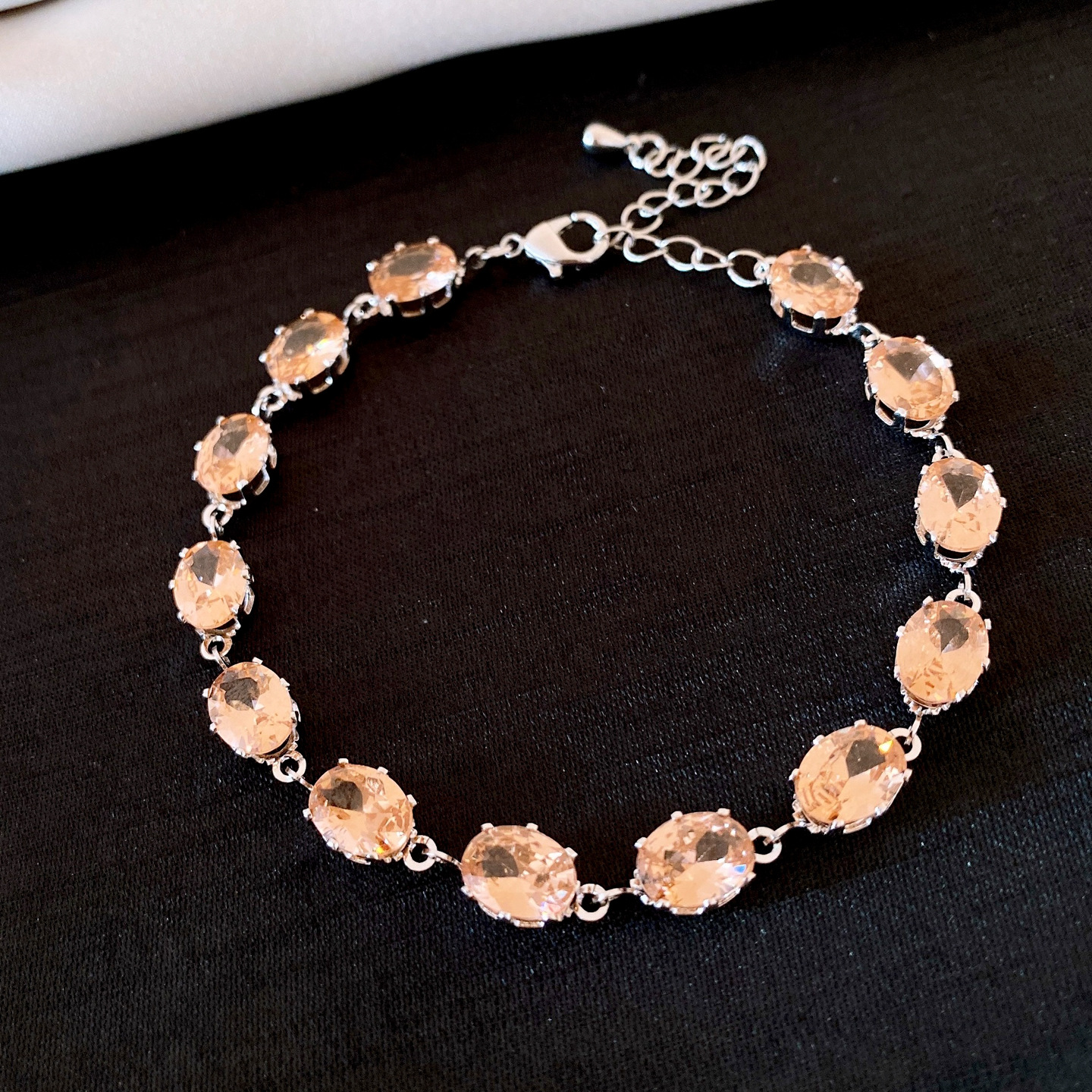 Designer bracelet Fashionable New Vintage Geometric Zircon Bracelet Light Luxury High Grade bracelet Christmas gift free shipping bracelet for women