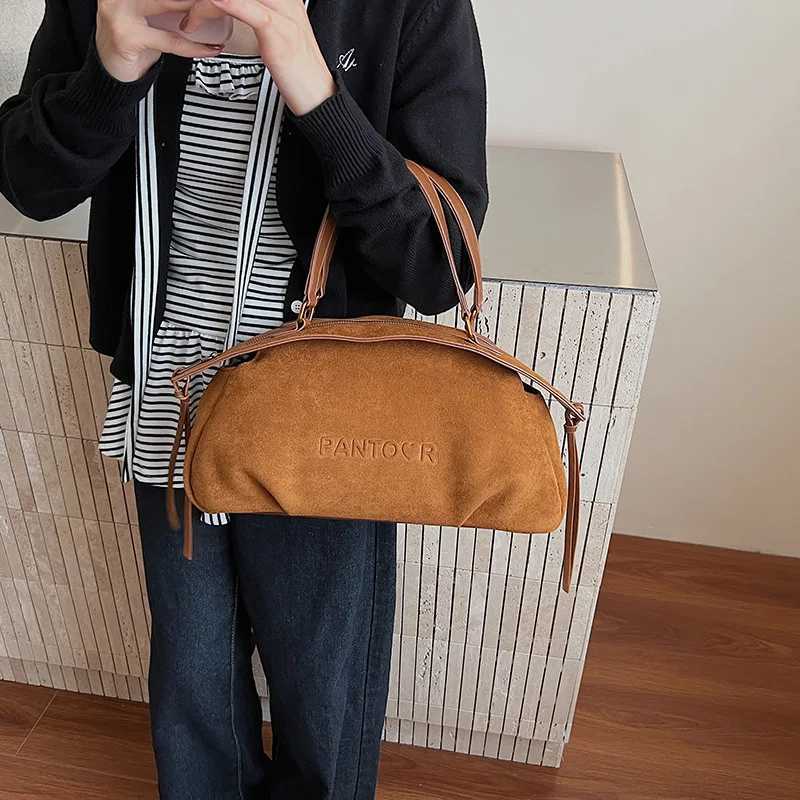 Designer bag Brand Luxury Handheld Bowling Bag Fi Versatile Cmuter Shoder Bag Trend Tassel Irregar Design Wen Cluh Bag Y251029