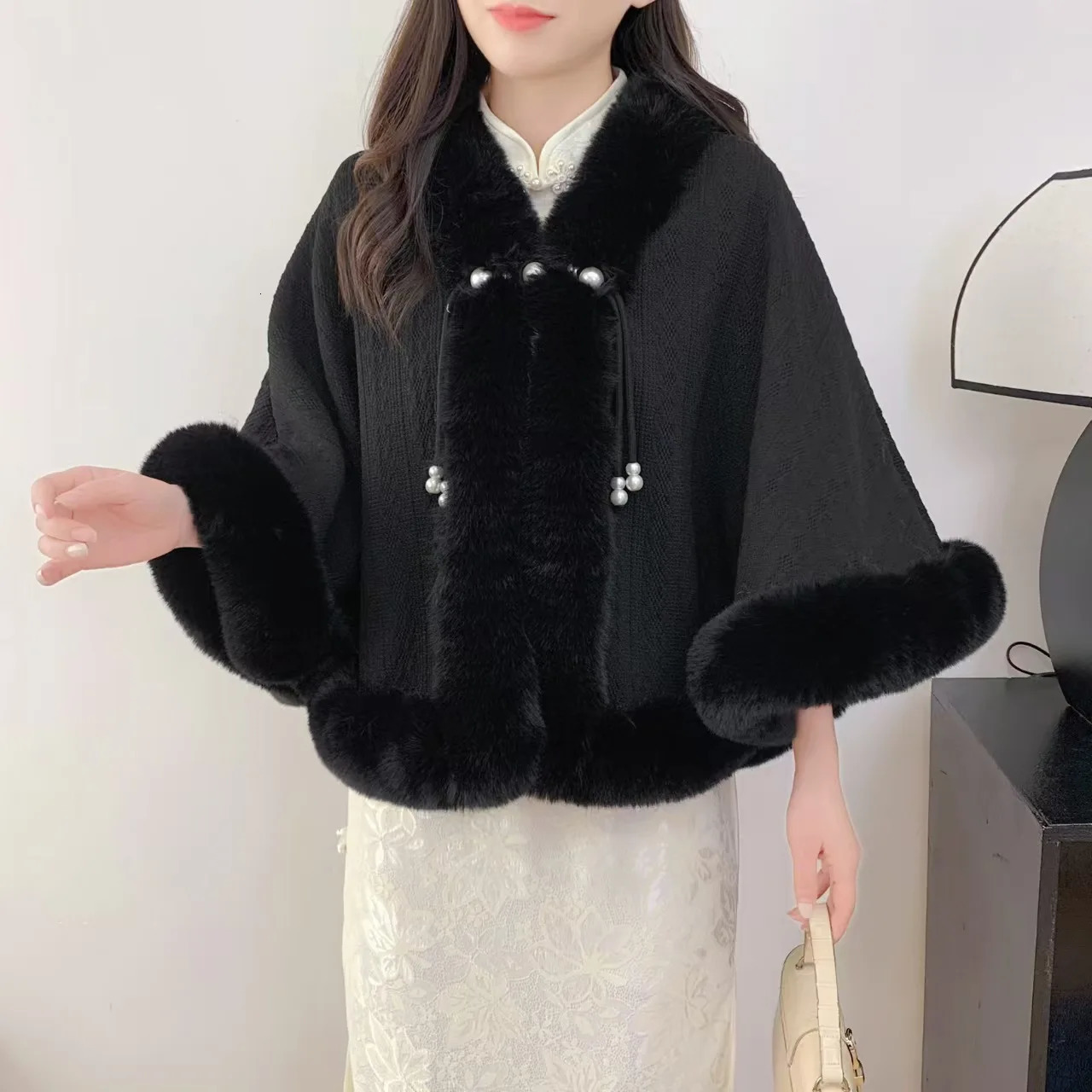 Autumn Winter Fashion Womens Thicken Casual Trendy Loose Simple Basic Elegant Faux Fur Coats Female Ponchos Clothes 251029