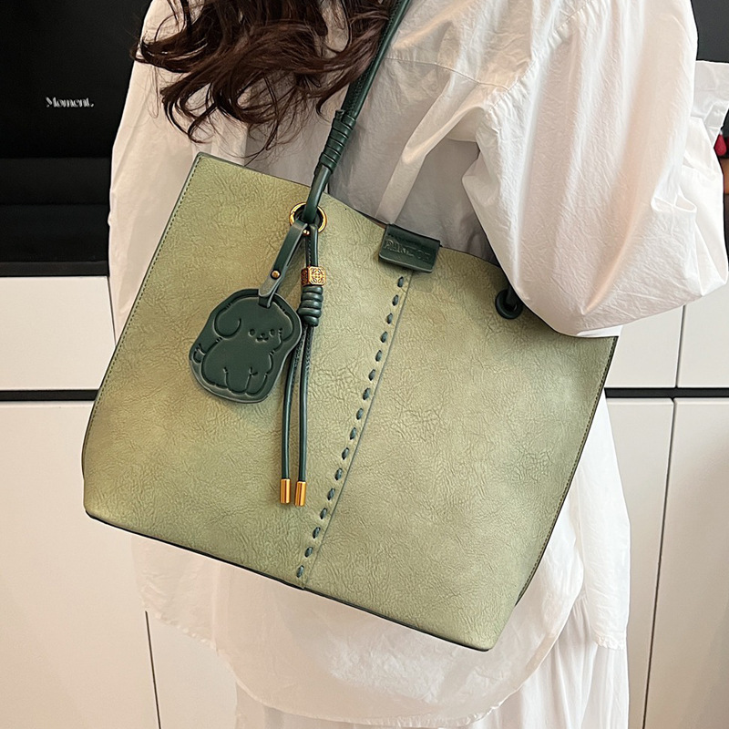 New fashionable and casual large capacity women's handbag for commuting, high-end versatile armpit bag, trendy and luxurious designer bag