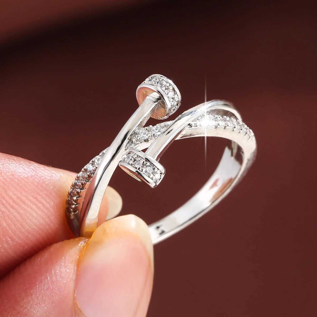 Elegant Luxury Twisted ShAPed CZ RingWomens Fashion Jewelry for Gift PartyW251030