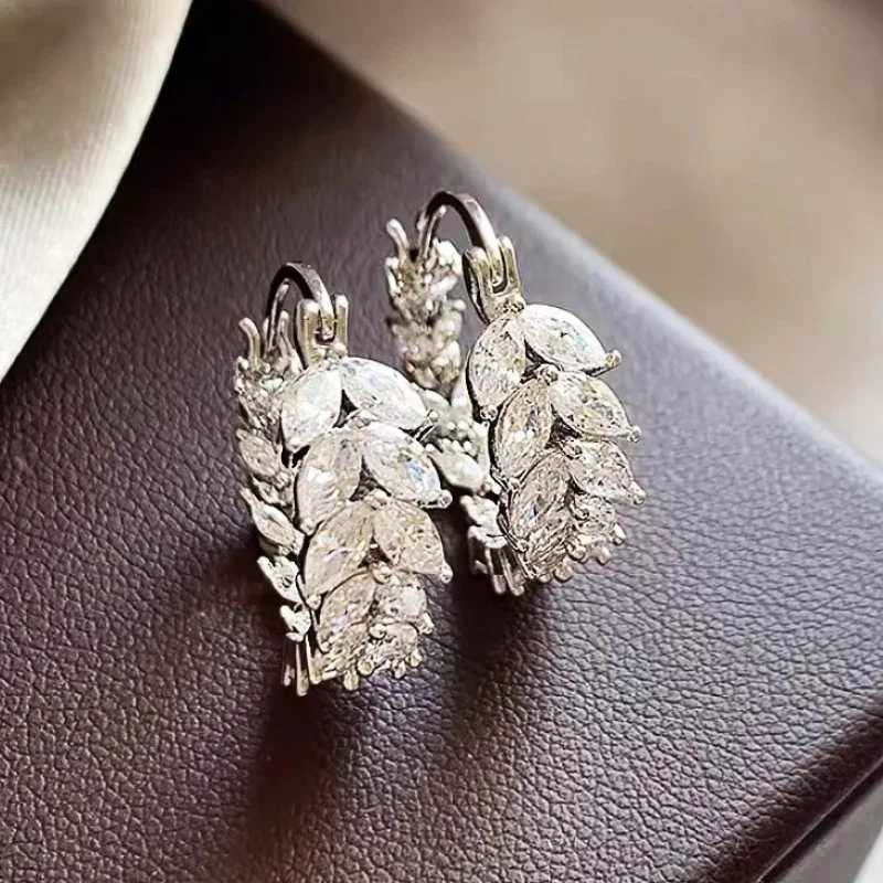 Huitan Hot TrenDY Design Hoop Earrings for Women Marquise Cubic Zirconia Modern Fashionable Female Earrings 2025 JewelryW251030