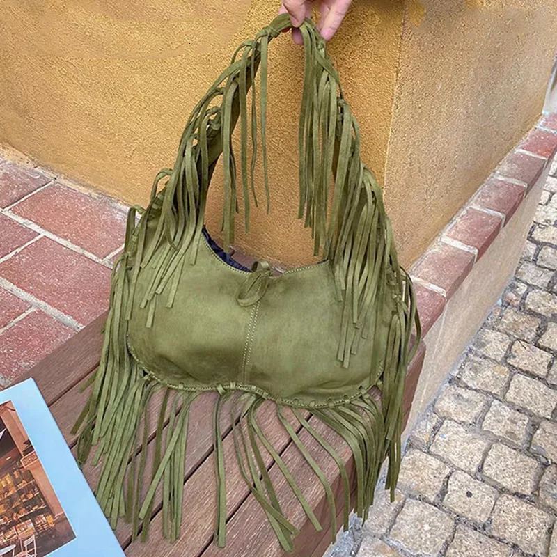Boho Style Fringe Rivet Crossbody Bag Vintage Suede Shoulder Bag Lady Large Capacity Casual Fringe Postman Shoulder Dumpling Bag251029