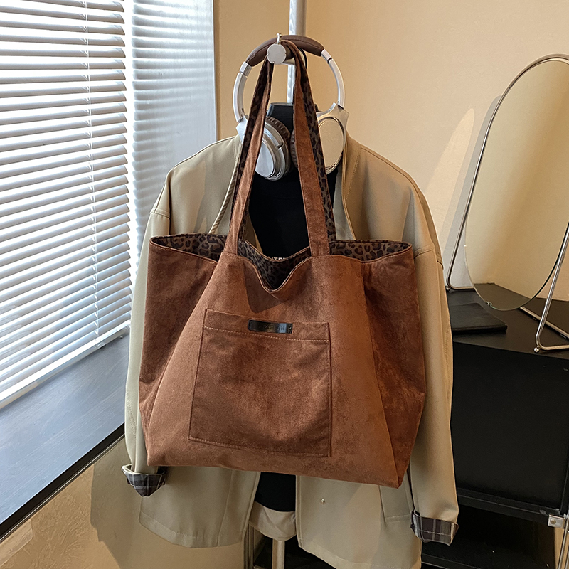 Summer women's fashionable large capacity synthetic leather handbag, casual simple classic work shoulder bag, popular college student lightweight