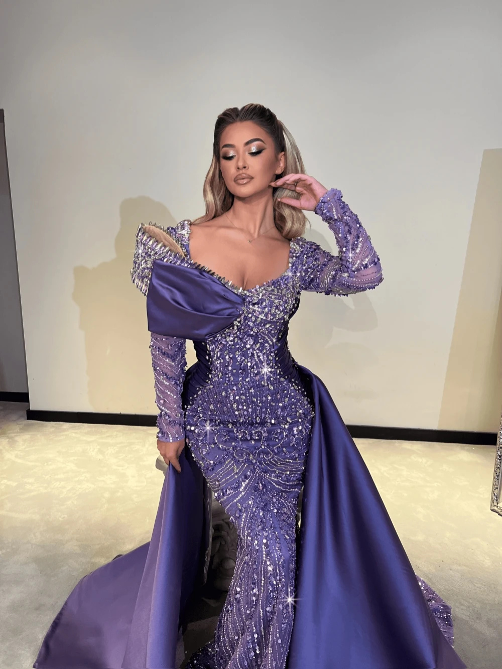 Vintage Beads Sequined Prom Dresses Sexy Crystal Long Sleeve Evening Dress Floor Length Party Gown Customized