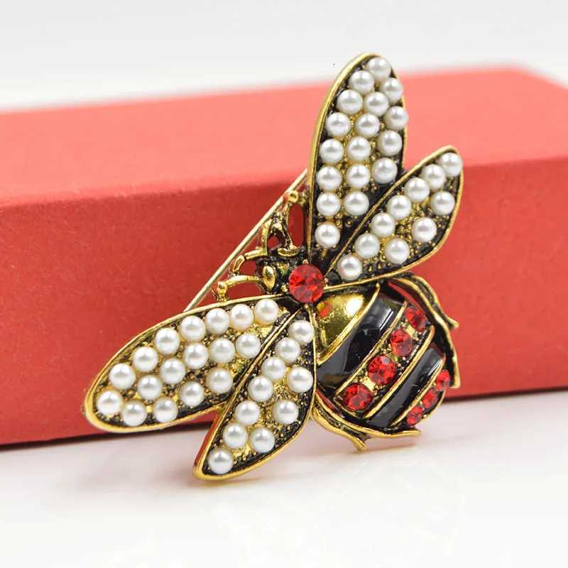 CINDY XIANG 2 Colors Choose Rhinestone and Pearl Bee Brooches for Women Vintage Jewelry Fashion Insect Pin High Quality Y251029