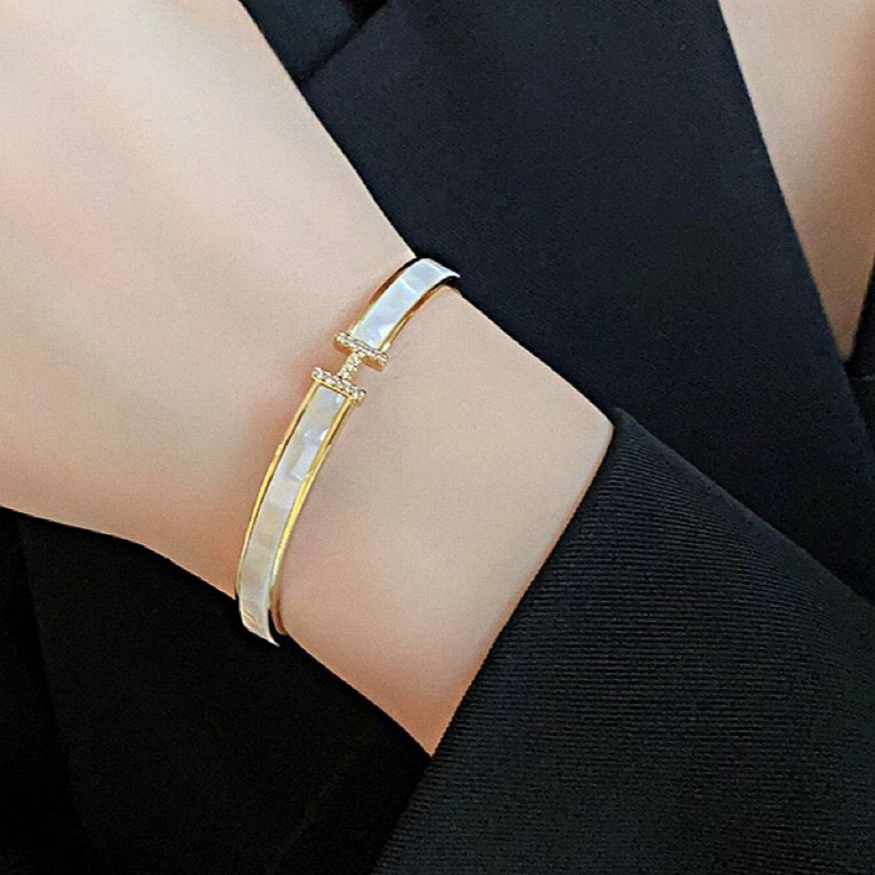 Gold Tone Letter Shaped Bangle Bracelet With Accents Stylish Birthday Jewelry Gift For Her High Quality And Chic Accessory TUES