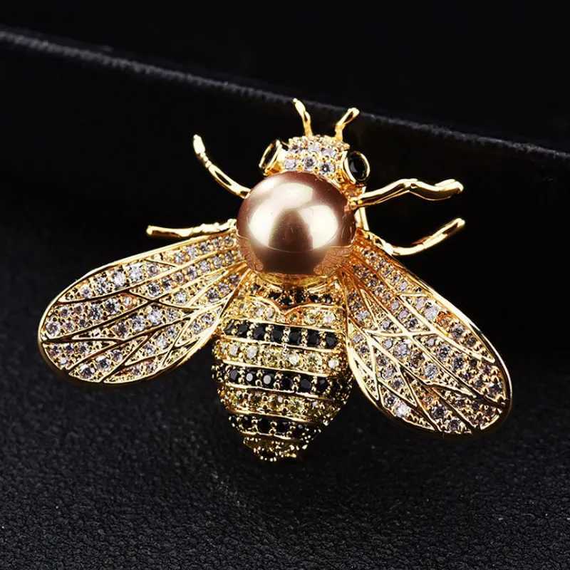Famous Brand Design Insect Series Brooch Women Delicate Little Bee Brooches Crystal Rhinestone Pin Brooch Jewelry Gifts For Girl Y251029