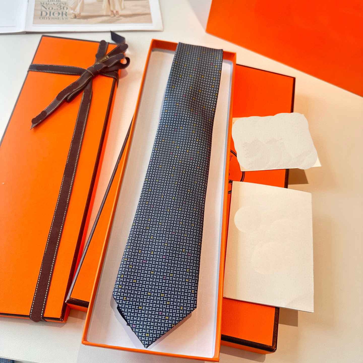 HMM NEW Handmade Luxury Silk Ties by Renowned Designers Elegant Choice of Classic Patterns Ideal for Both Office Settings and Formal Occasions